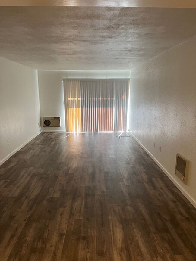 Building Photo - 1000 W MacArthur Blvd