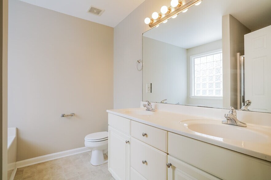 Building Photo - 320 Jewel Haven Way