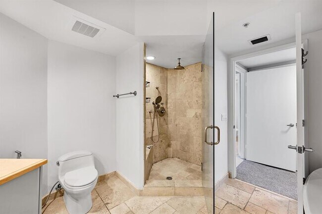 Building Photo - 333 Las Olas Way