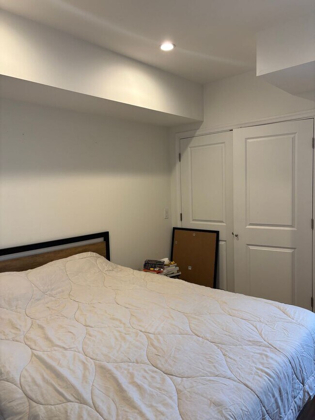 Building Photo - 737 S 4th St