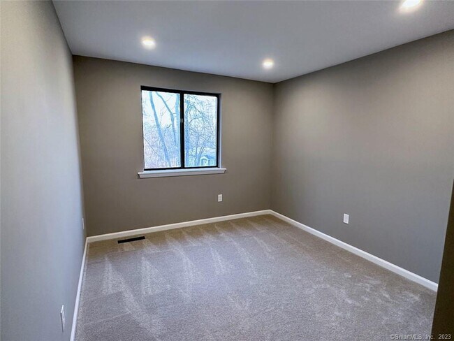 Building Photo - 26 Conestoga Way
