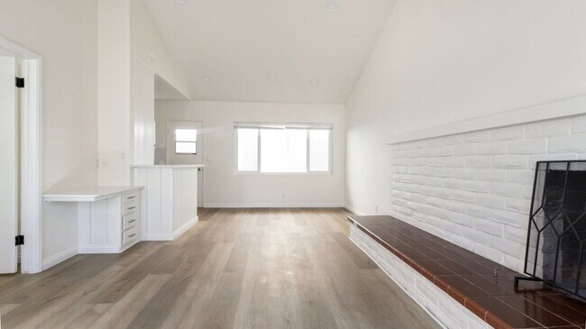 Building Photo - Chi110