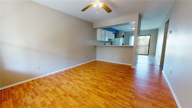 Building Photo - 307 Manuel Dr