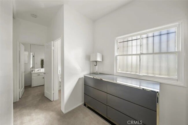 Building Photo - 31877 Circle Dr
