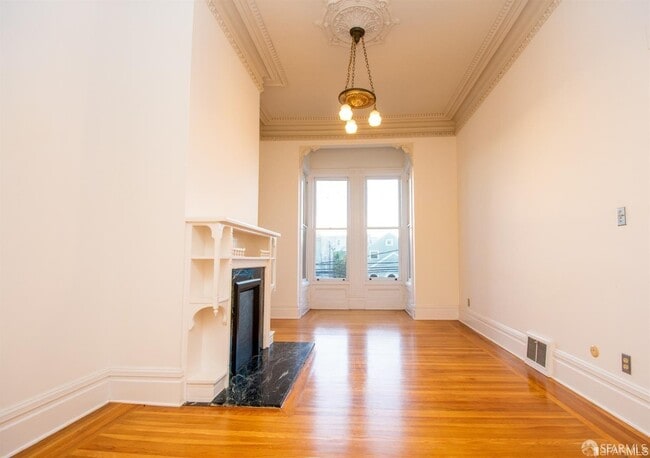 Building Photo - 923 Treat Ave