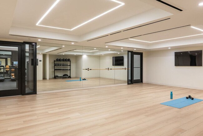 Building Photo - 225 N Miami Ave