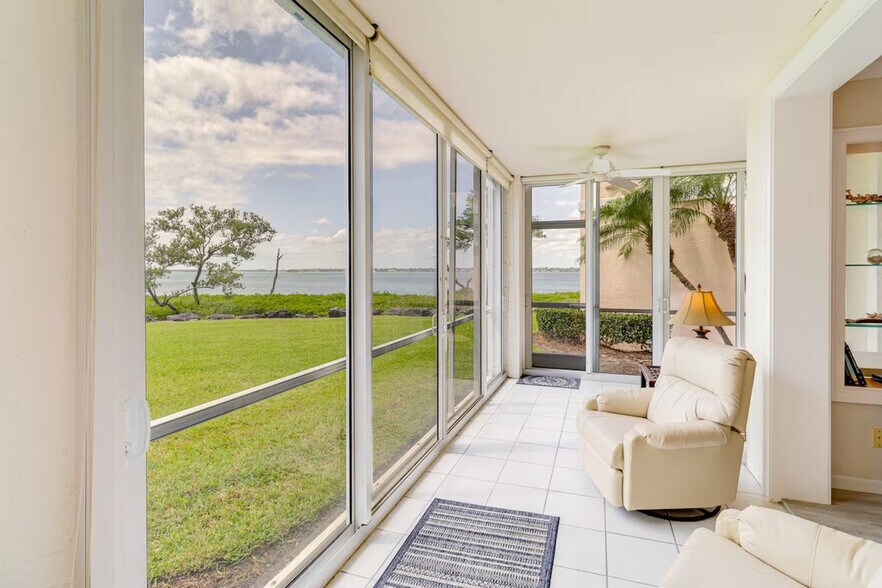 Building Photo - 5799 NE Island Cove Way