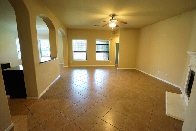 Building Photo - 1067 Cedar Lake Ct
