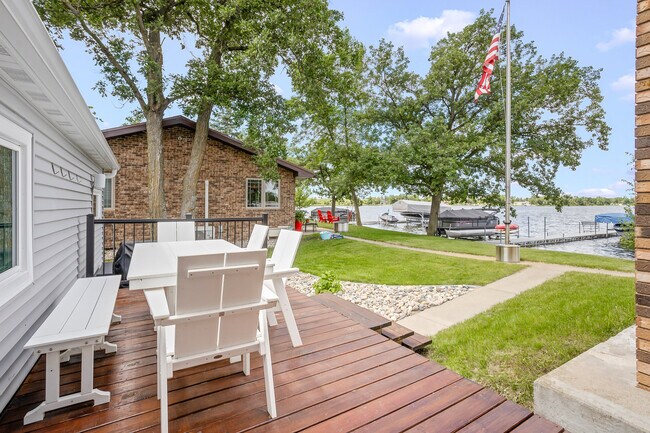 Building Photo - 27166 Little Floyd Lake Rd