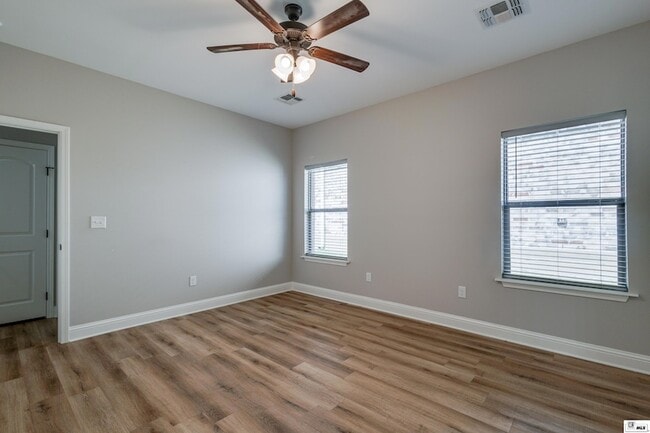 Building Photo - 134 Clearwater Cir