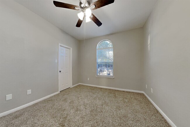 Building Photo - 21535 Sullivan Forest Dr