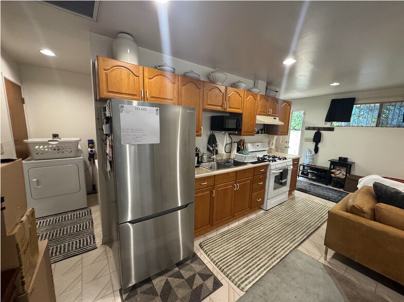 Building Photo - 10201 Oak Park Ave