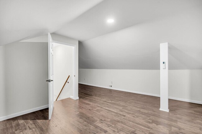 Building Photo - Comfortable Living with Modern Upgrades in Prime Goose Creek Location