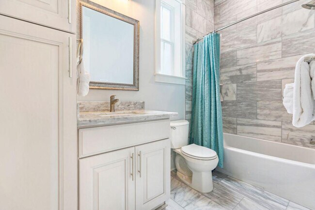 Building Photo - 1218 Carondelet St