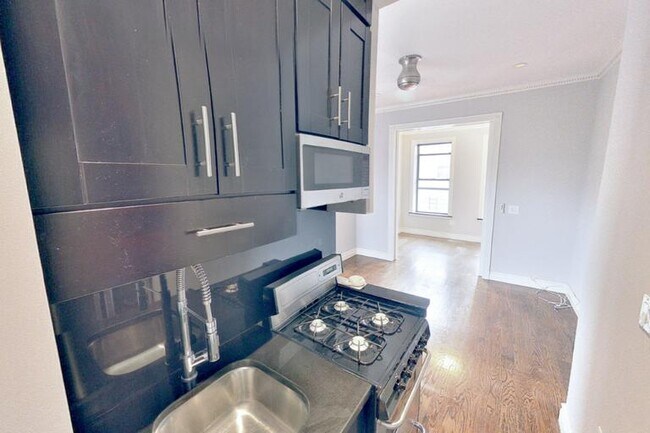 Primary Photo - 309 E 8th St