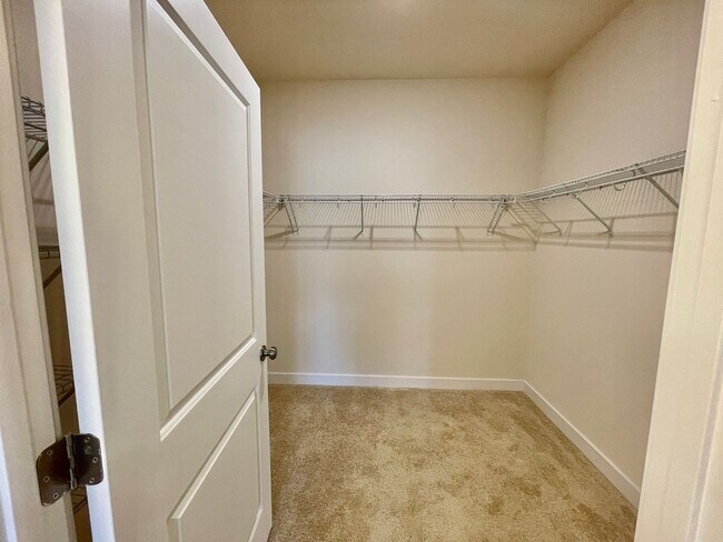 Building Photo - Cardinal | 4 Bed 2.5 Bath | Garage | 1895 sf | $2959-$3255 | 8, 9, 10, 12, 14, and 15 month lease...