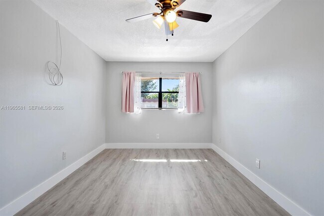 Building Photo - 48 Matador Ln