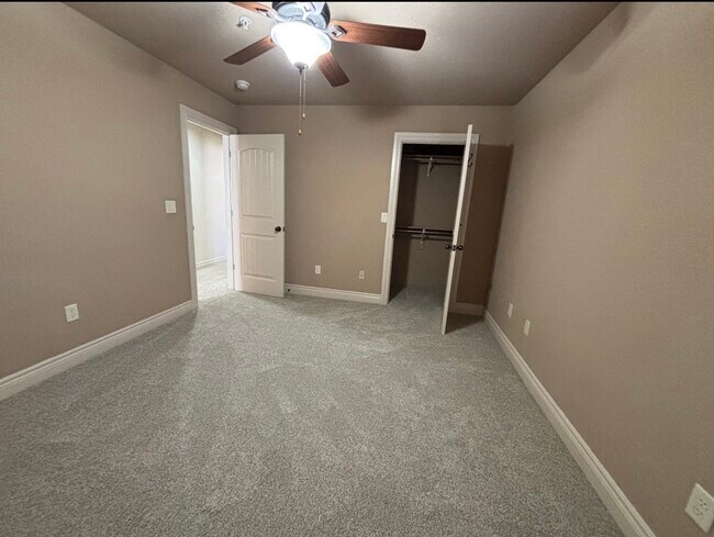 Building Photo - Branson Creek