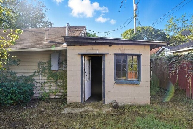 Building Photo - 1644 S Knoxville Ave