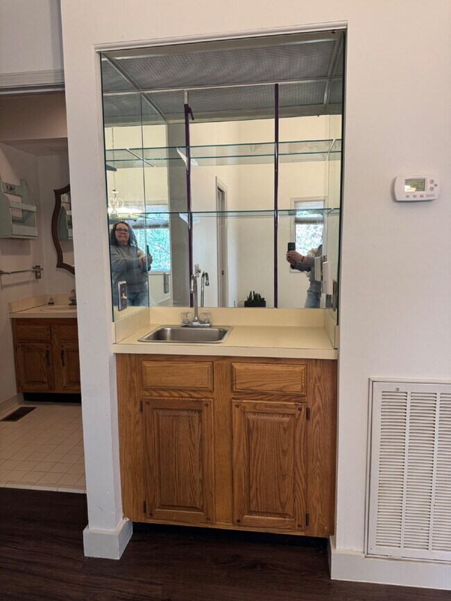 Building Photo - "Charming 2-Bedroom Condo with Cozy Fireplace in Hendersonville – 1603 Sq Ft of Comfort!"