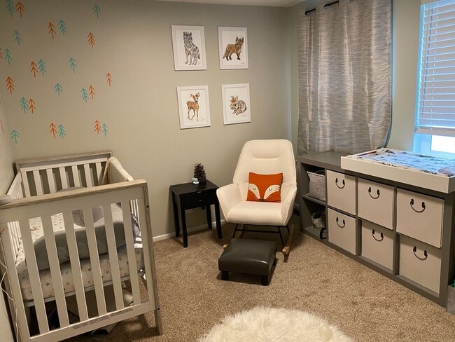 Building Photo - Cute Cozy Renovated Townhome with Basement