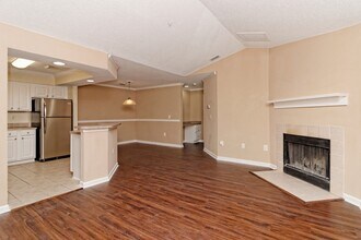 Building Photo - Amazing two bedroom 2nd Floor, Summer House Available June 19!