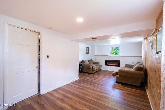 Building Photo - 99 Fiddlers Ln