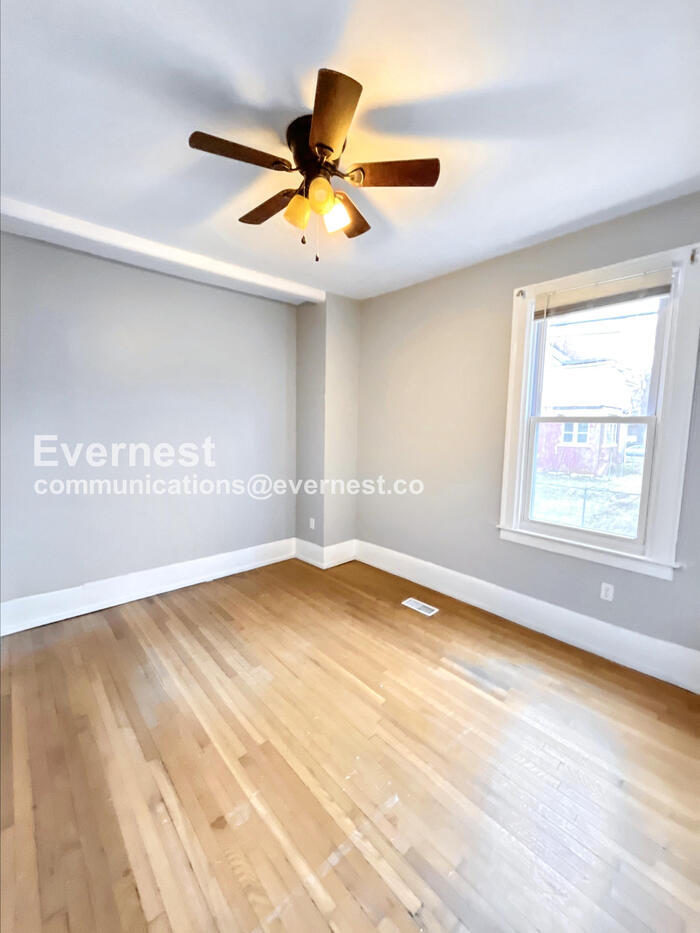 Building Photo - 9429 Brush St