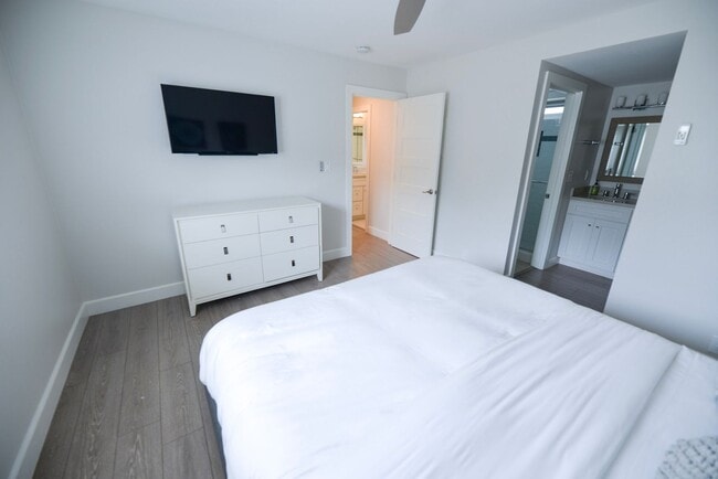 Building Photo - 259 Avenida Granada