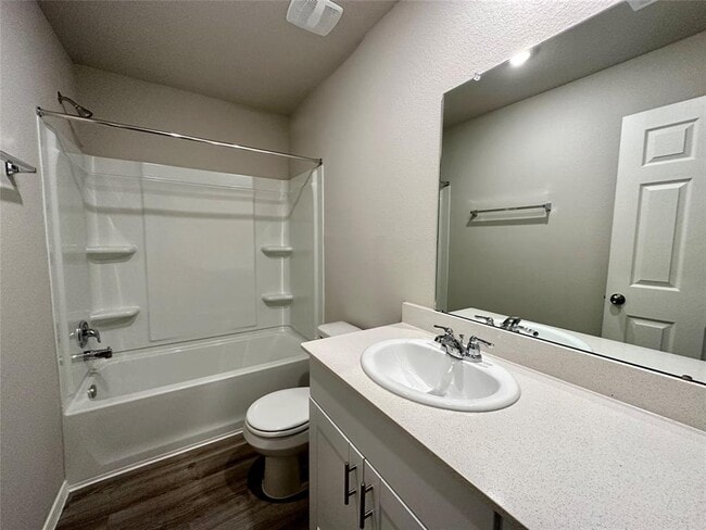 Building Photo - 491 Dalloway St