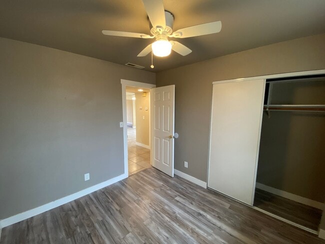 Building Photo - Cozy Update Duplex