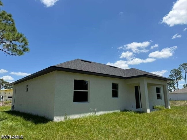 Building Photo - 908 Winters St E