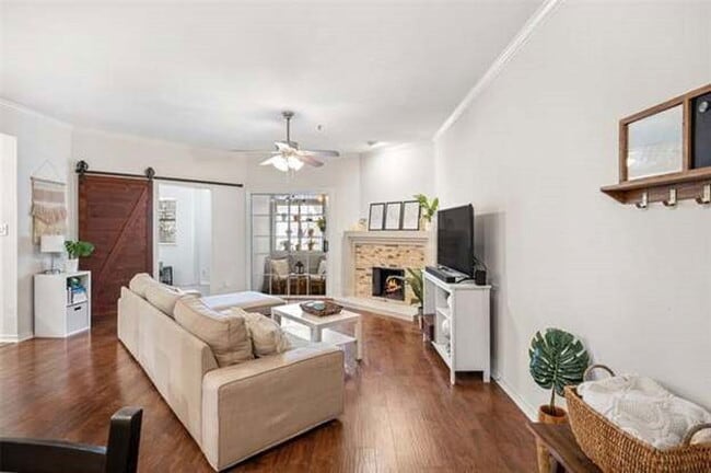 Building Photo - 1010 Allen St