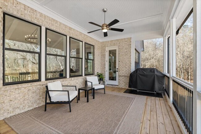 Building Photo - 568 Versailles Dr
