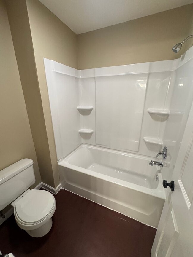 Building Photo - 2 Bed 1 Bath Duplex