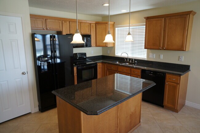 Building Photo - 944 Longleaf Dr