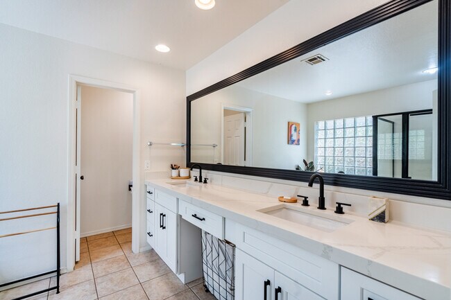 Building Photo - 4113 W Cielo Grande