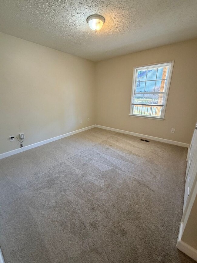 Building Photo - 2 Bedroom 2 Bath Cape Style House in East Asheville