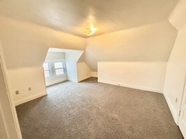 Building Photo - 703 Brookline Blvd