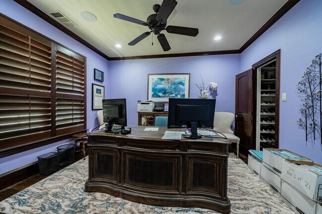 Building Photo - 5517 Longview St