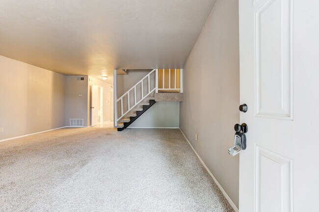 Building Photo - Cute Townhouse in the Heart of Norman, just minutes from OU!