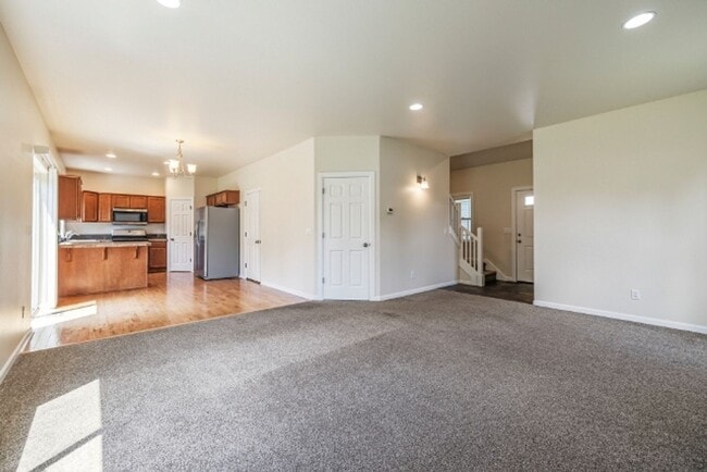 Building Photo - Great home in newer subdivision