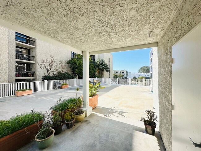 Building Photo - Ground level 2 bedroom, 2 bath in Bayfront...