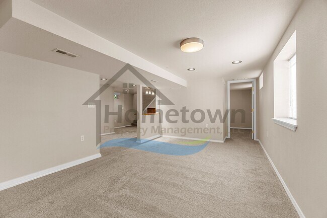 Building Photo - 4 Bedroom 2 Bathroom Home with a Fully Fen...