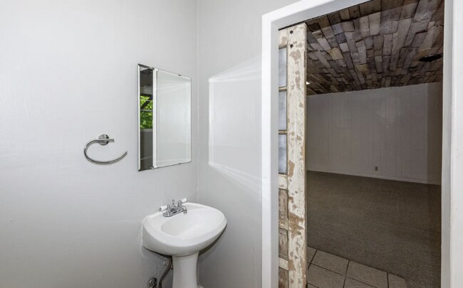 Building Photo - 1412 Marconi Dr