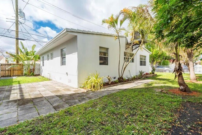 Building Photo - 517 S 19th Ave