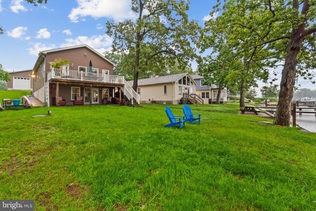 Building Photo - 332 Riverside Dr