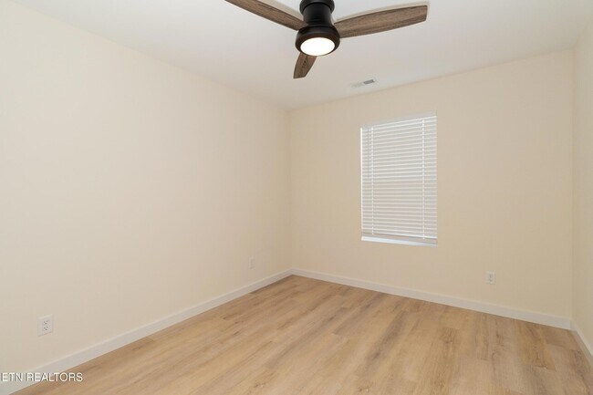 Building Photo - 205 Kingwood Rd