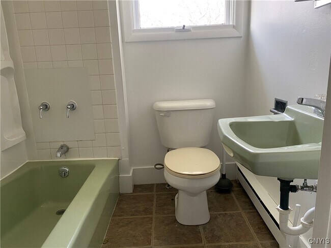 Building Photo - 660 County Rte 1