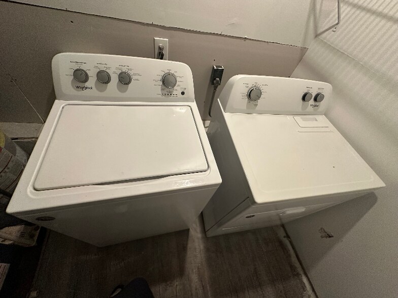 Building Photo - 1 Rainbow Dr